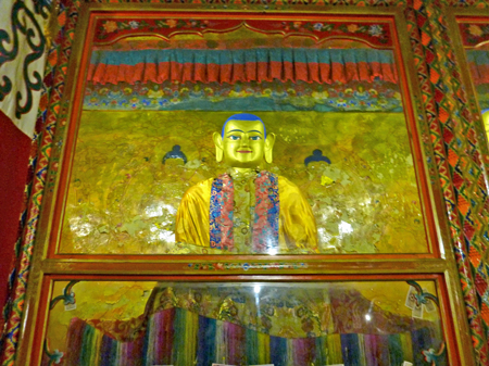 金色に輝く仏像（ポタラ宮殿内は撮影禁止のため、写真は他の寺院のもの）